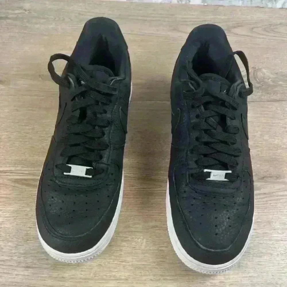 Nike Air Force 1 07 Craft‎ Black White Sneakers Size 8